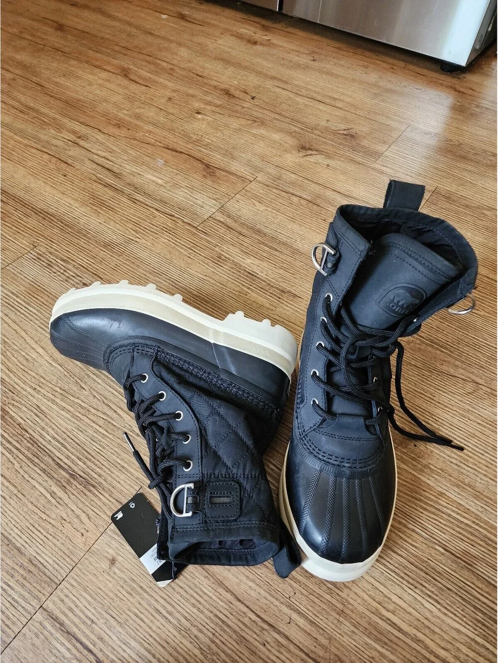 Size 8 Sorel Waterproof Winter Boots Black and White Rubber Sole Size 8